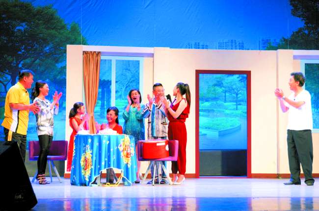 话剧老戏骨再聚首演绎《幸福指数》.jpg 话剧老戏骨再聚首演绎《幸福指数》.jpg